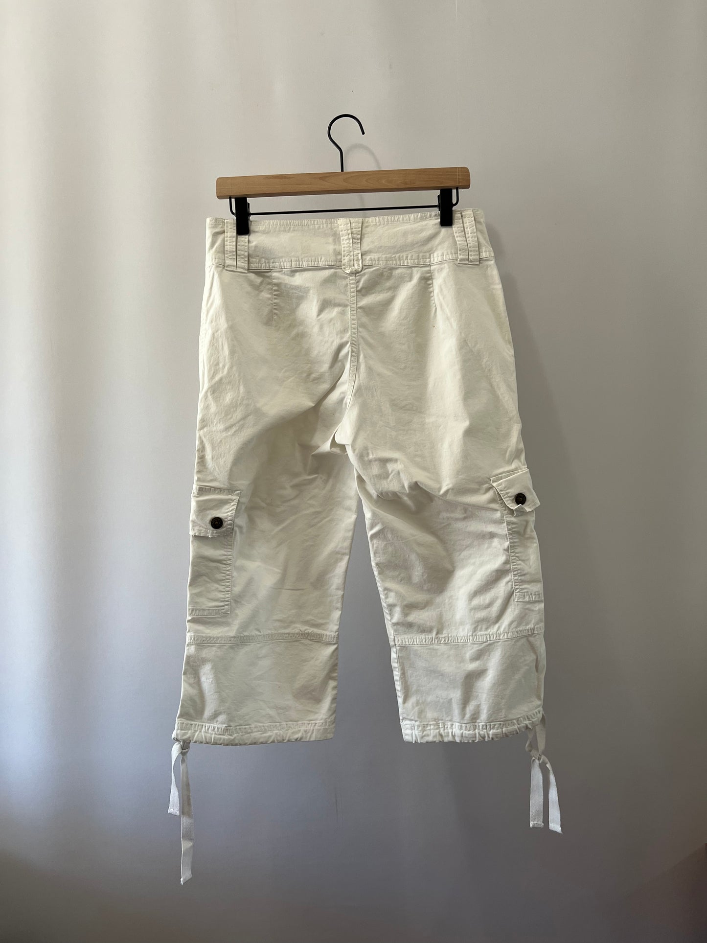 CARGO CAPRI PANTS (WHITE)